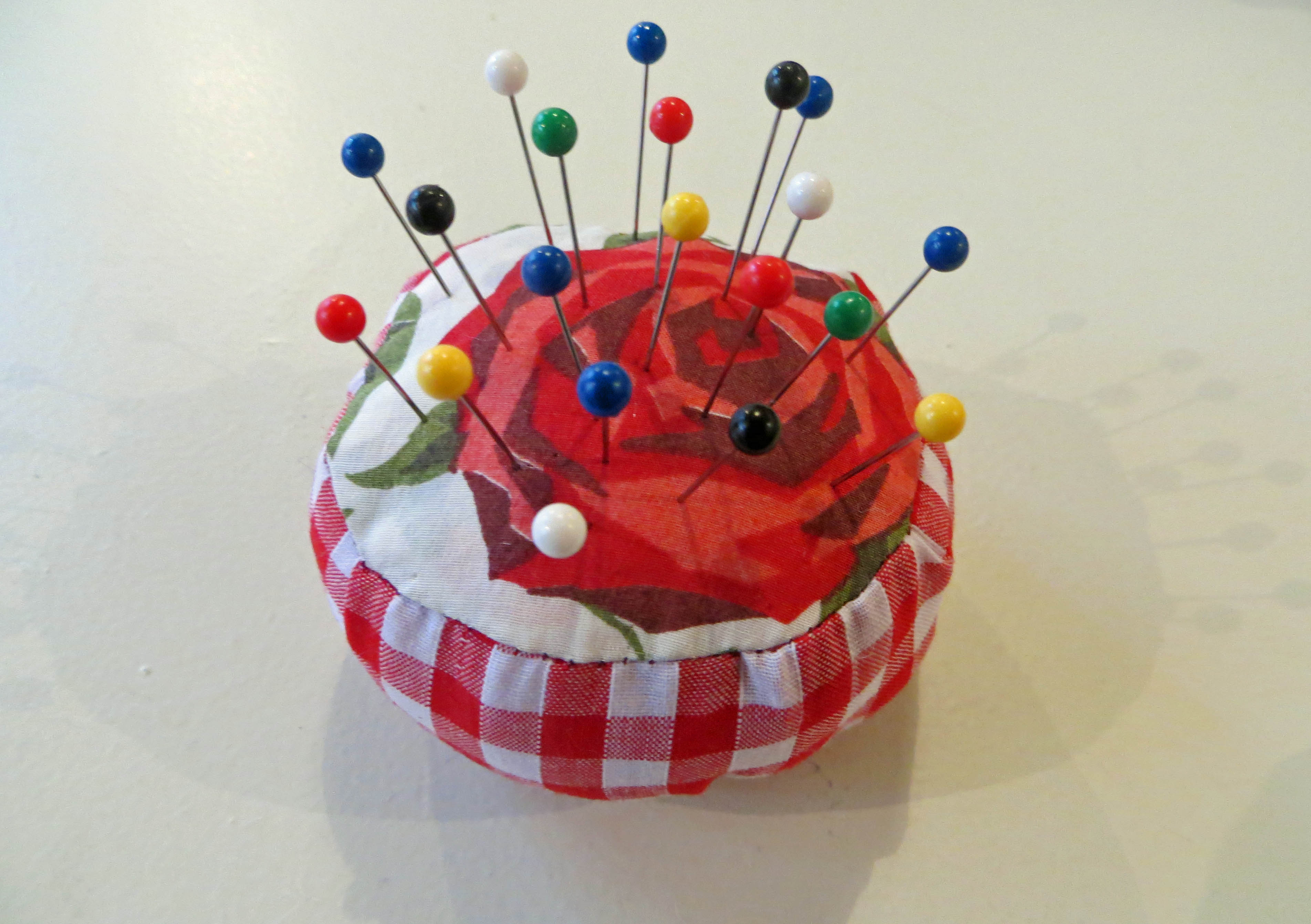 Pin cushion, a simple sewing project and essential for your sewing