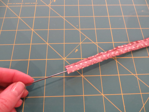 alt="How to make Rouleaux straps " />