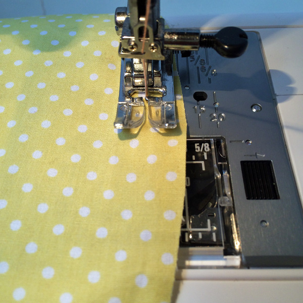 alt="How to sew a narrow hem"/>